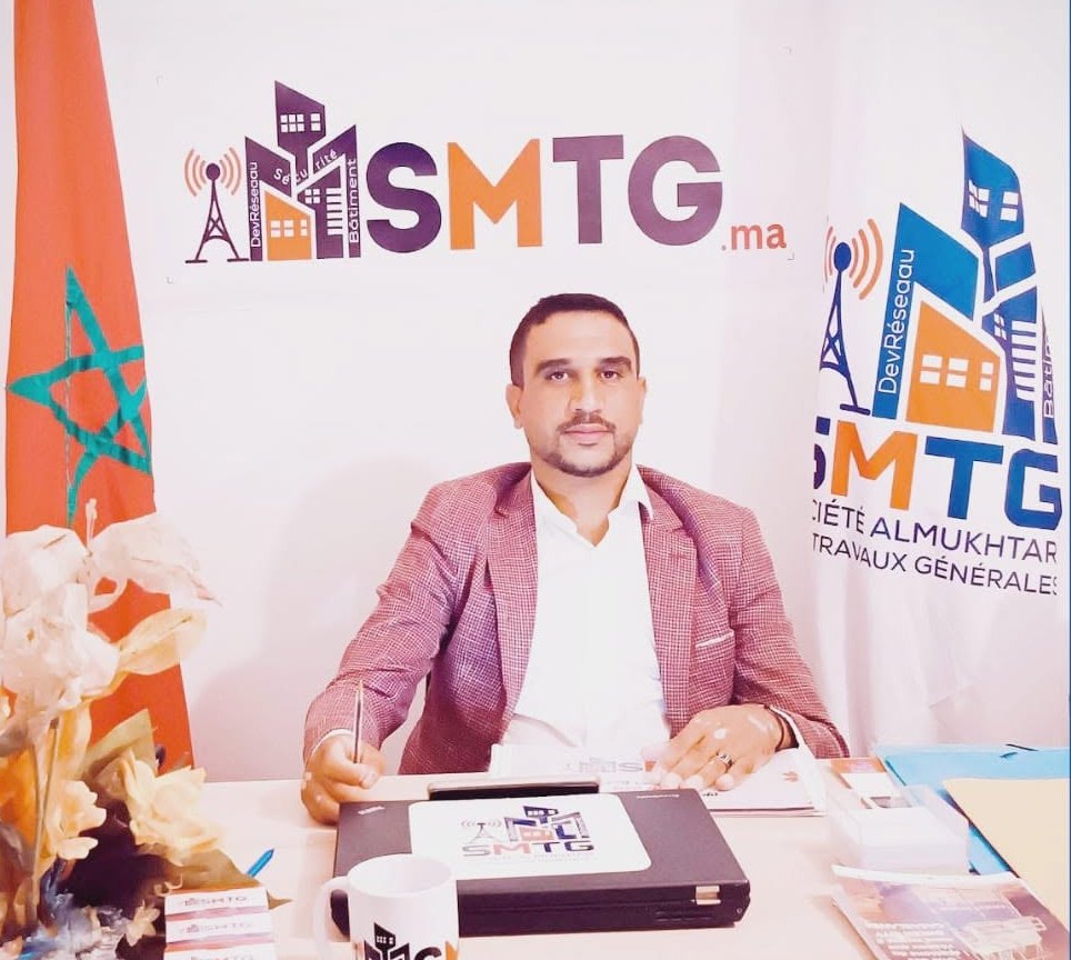 Abdelssalam Elssajidi à son bureau, au siège de SMTG